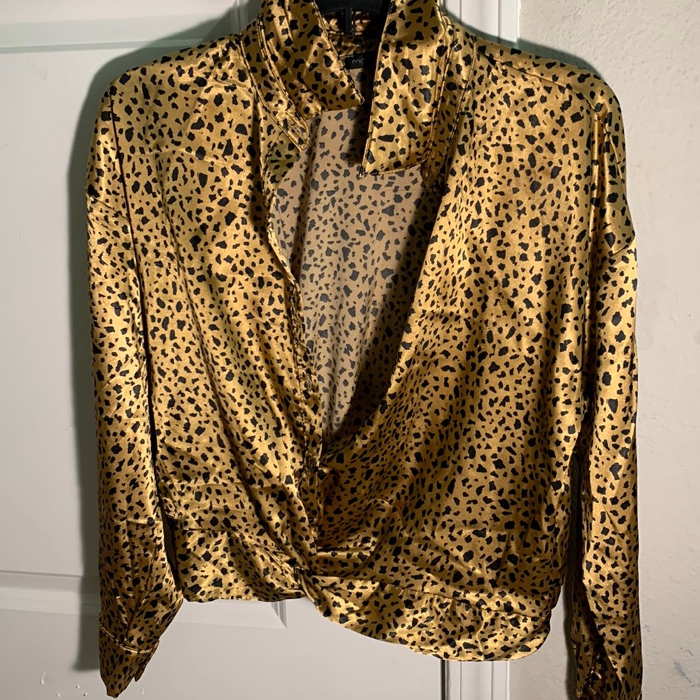 A gold Moa moa top